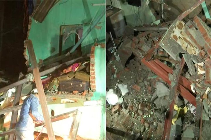 four storey building collapses in mumbai andheri area 5 injured