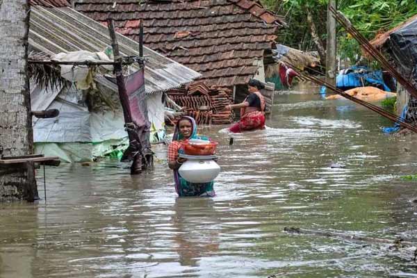 Seven dead lakhs of people affected in six flood hit districts of west Bengal