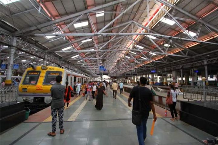 Threats to blow up three Mumbai railway stations and Amitabh Bachchan bungalow
