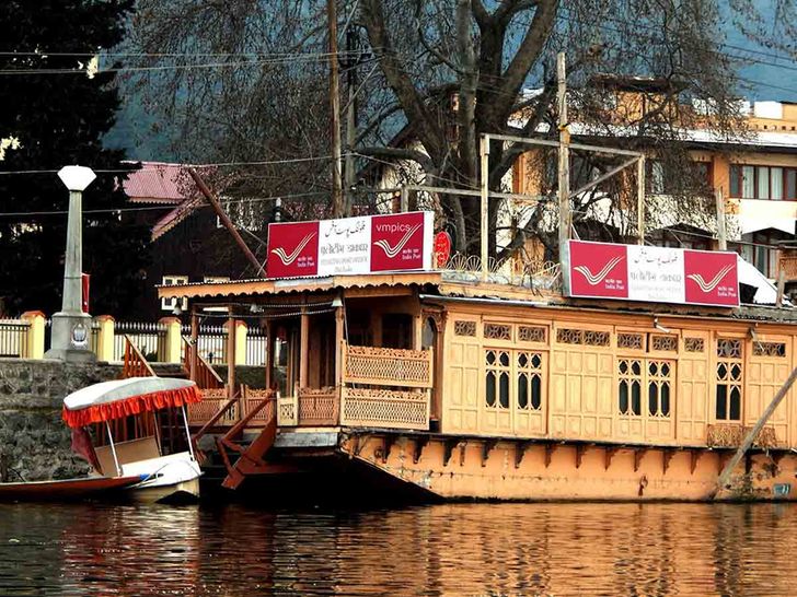 World’s Only Floating Post Office is Situated in Srinagar