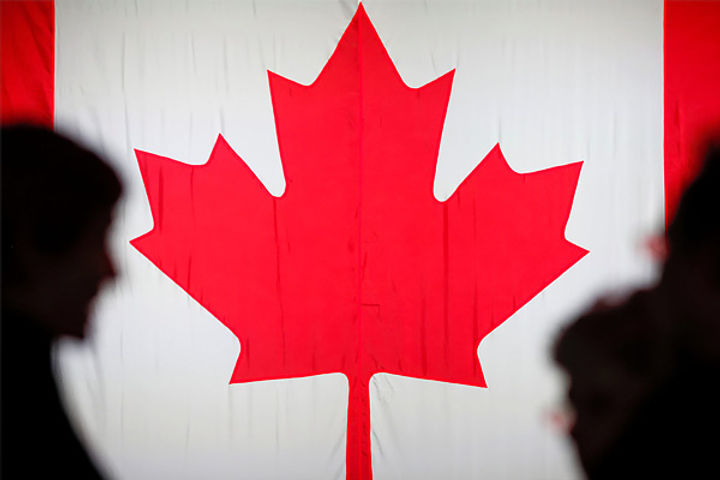 Canada reopens border