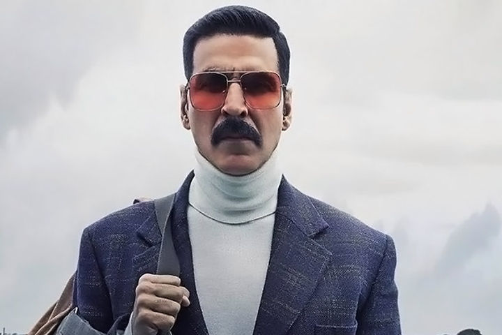 akshay kumar once again reached england for mission cinderella