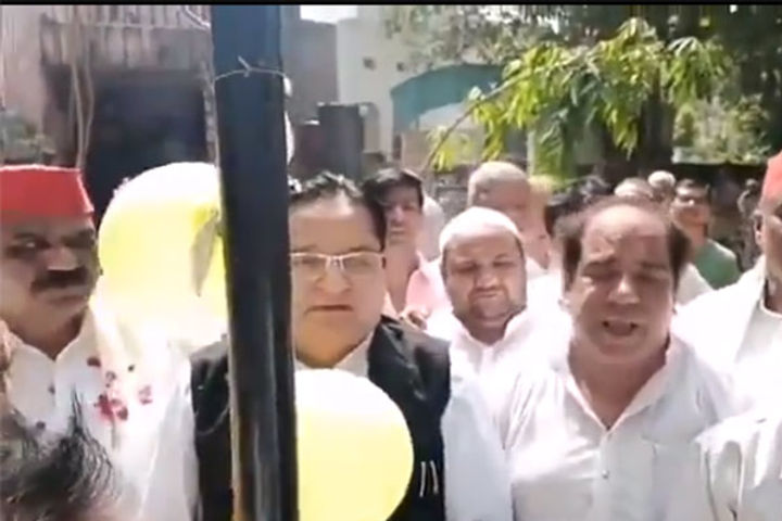SP leader forgets national anthem SP leader forgets national anthem