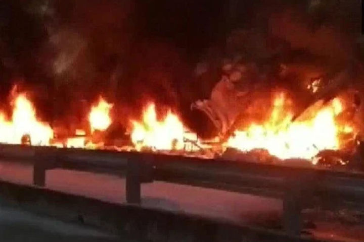 Two trailers collide in Ajmer, four people were burnt alive after being caught in the fire