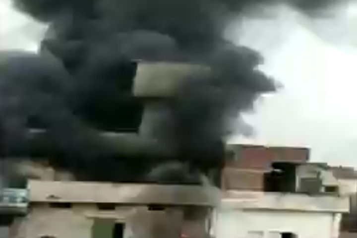 Massive fire broke out in plastic store in Ludhiana, 50 fire brigade vehicles present