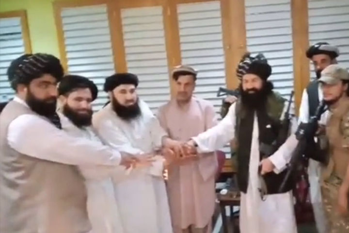 Ashraf Ghani&ampamprsquos brother pledges support to Taliban
