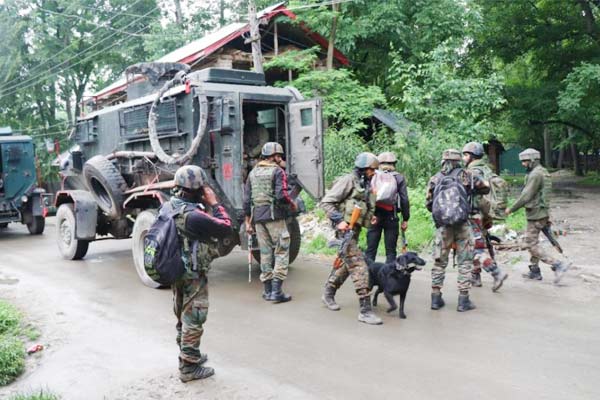 Encounter between security forces and terrorists continues in Sopore since morning