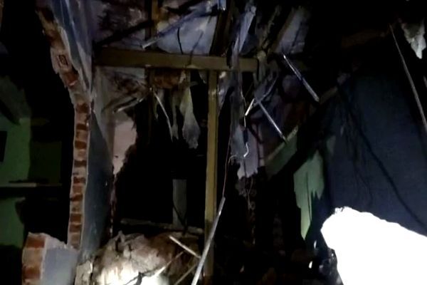 During the dance of the birthday party, the roof of the house collapsed in Agra, 2 killed, many inju