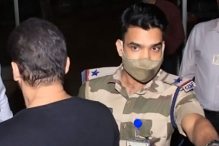The phone of the CISF jawan who stopped Salman Khan at the airport was seized