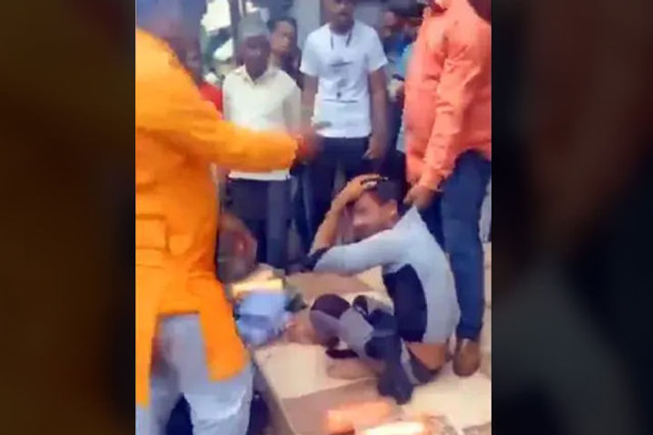 Indore bangle seller held Indore bangle seller held