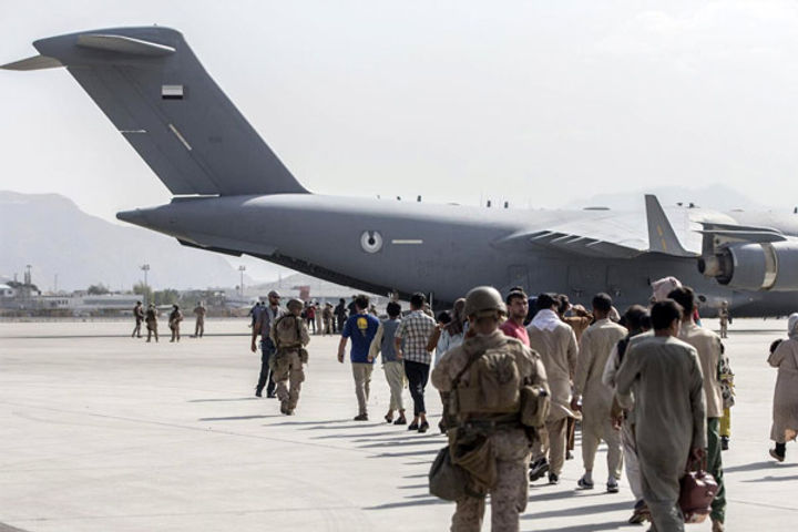 America advised its citizens not to go to Kabul Airport