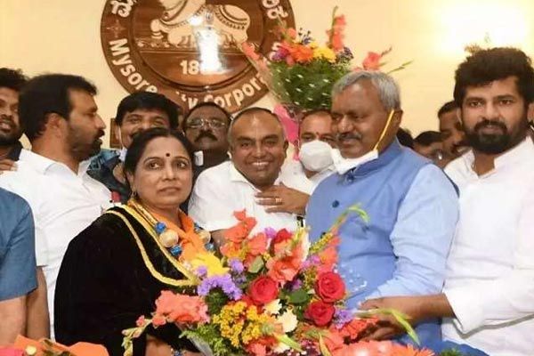 For the first time in Mysuru Karnataka BJP woman councilor became mayor