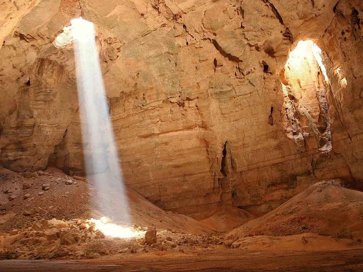 Majlis al Jinn cave