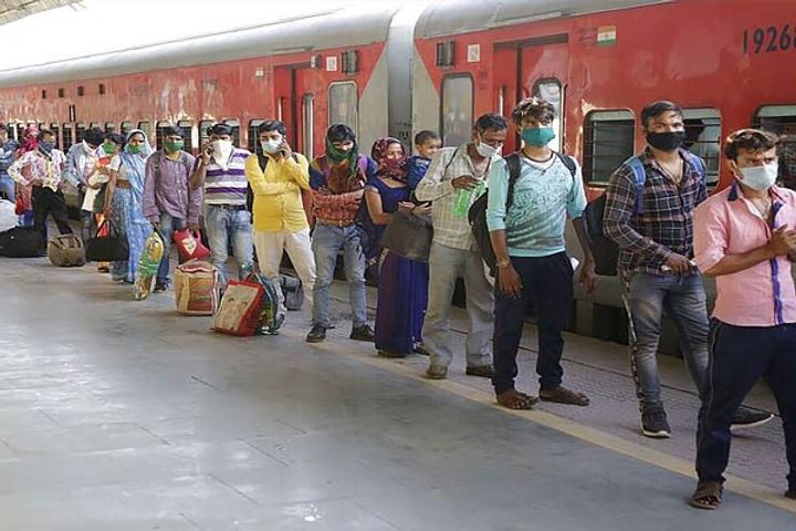 Flight missed due to train delay now railways will give Rs 35000 to the passenger