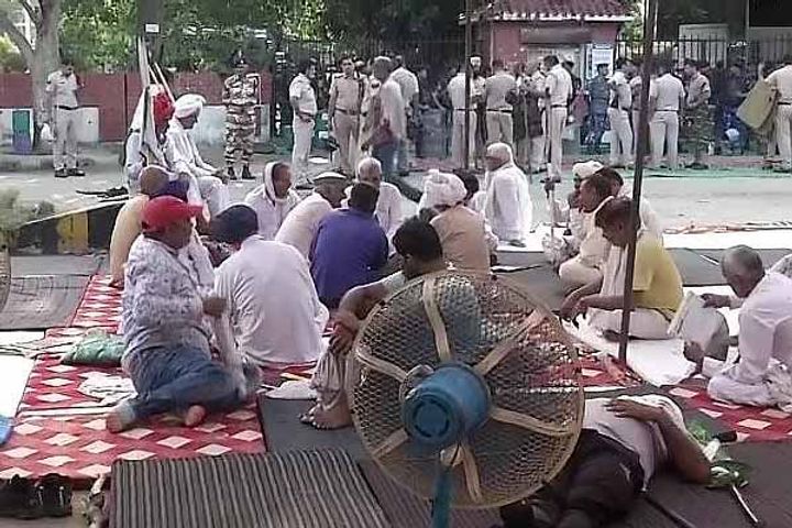 Internet services closed in Karnal to stop rumours, farmers' strike continues