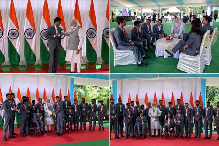 PM Narendra Modi meets Indian Para athletes