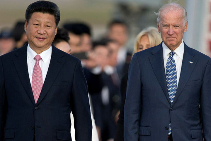 Joe Biden talks to Xi Jinping