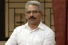 Atul Kulkarni, celebrating 56th birthday today, gave a great performance in 'Chandni Bar'
