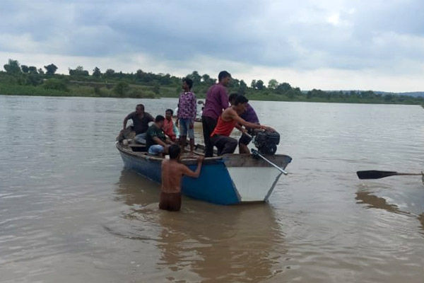 Boat submerged in Wardha river, 11 people were on board, 3 bodies recovered