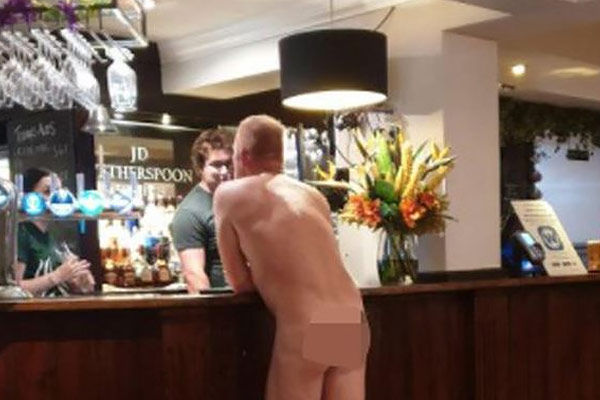 Man spotted naked at Bar