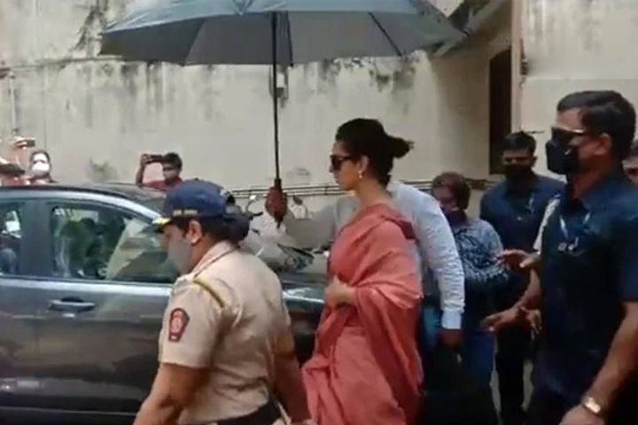 Kangana Ranaut Appeared Before Andheri Court Today In A Defamation Case Filed Against Her By Javed A Kangana Ranaut Appeared Before Andheri Court Today In A Defamation Case Filed Against Her By Javed A