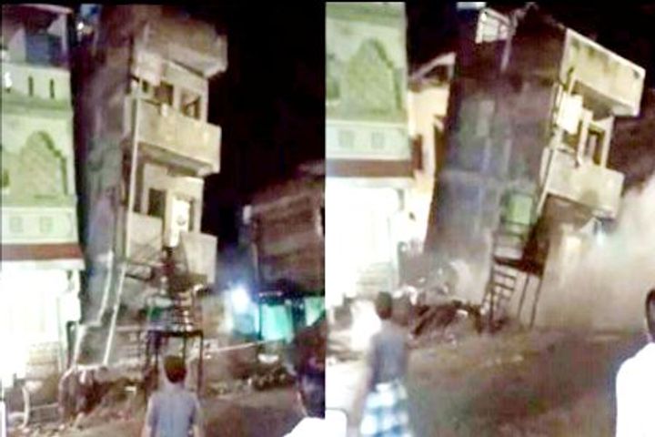Three storey building grounded in Jalgaon