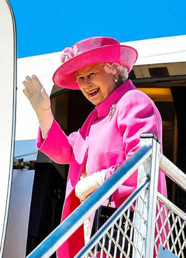 Queen facts, Elizabeth facts, facts about queen, shoes, queen blood