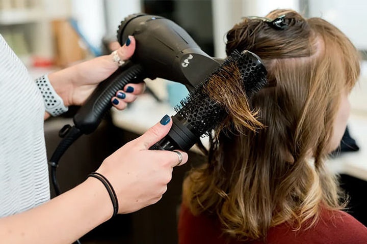 delhi hotel mauryas salon ruined the hairstyle of the female model 