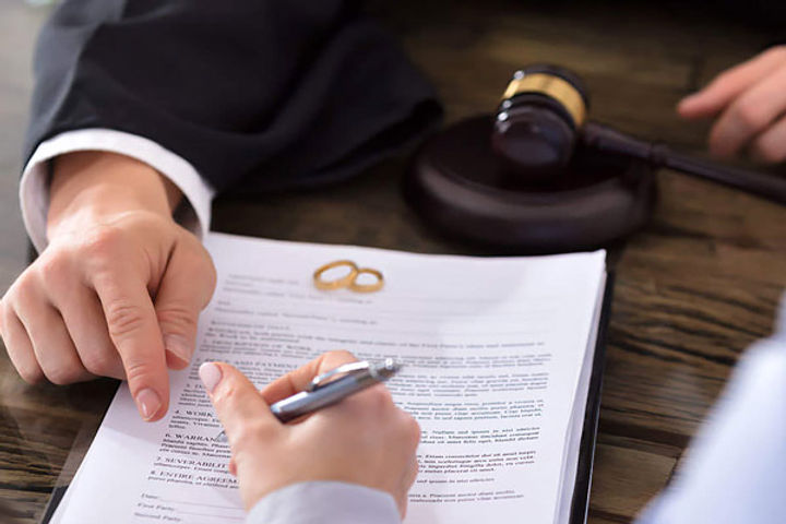 Man seeks divorce Man seeks divorce
