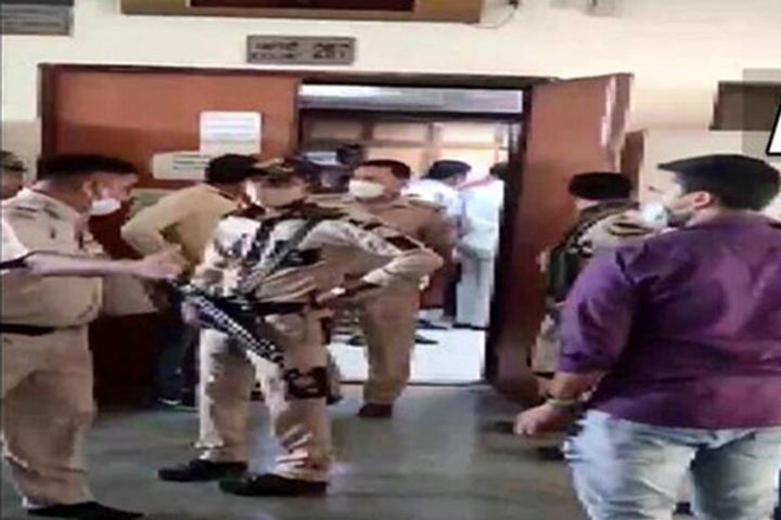 Firing in Rohini court, 4 including gangster Jitendra Gogi killed Firing in Rohini court, 4 including gangster Jitendra Gogi killed