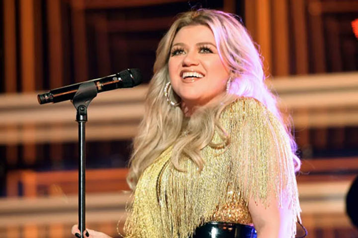 Kelly Clarkson Officially Declared Single Amid Divorce From Brandon Blackstock