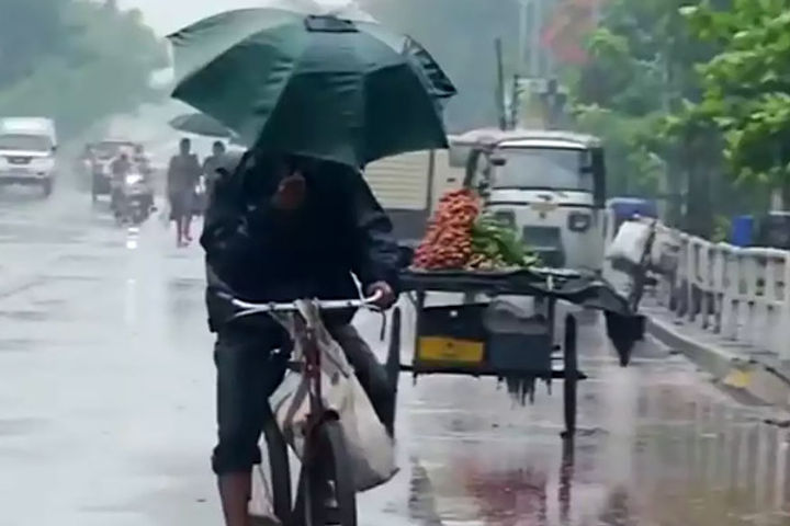 Cyclone warning issued for Odisha, Andhra Pradesh Cyclone warning issued for Odisha, Andhra Pradesh