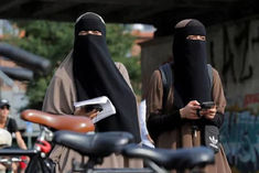 Saudi Arabia Deployed 600 Women At Two Grand Mosques