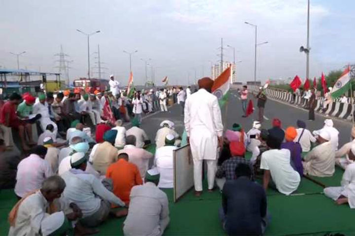 Road and rail services affected due to farmers' protest, many trains canceled Road and rail services affected due to farmers' protest, many trains canceled