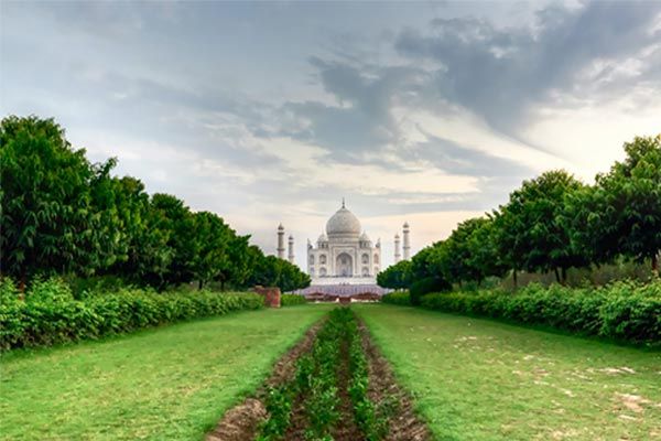 Security breached in Taj Mahal
