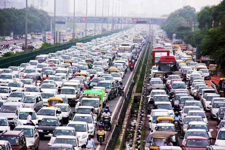 Heavy traffic jam on Delhi-Gurugram Expressway