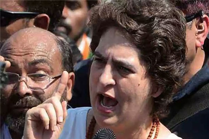 Congress accuses UP cops of manhandling Priyanka Gandhi Congress accuses UP cops of manhandling Priyanka Gandhi