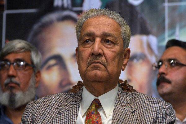Father of Pakistan's nuclear program dies