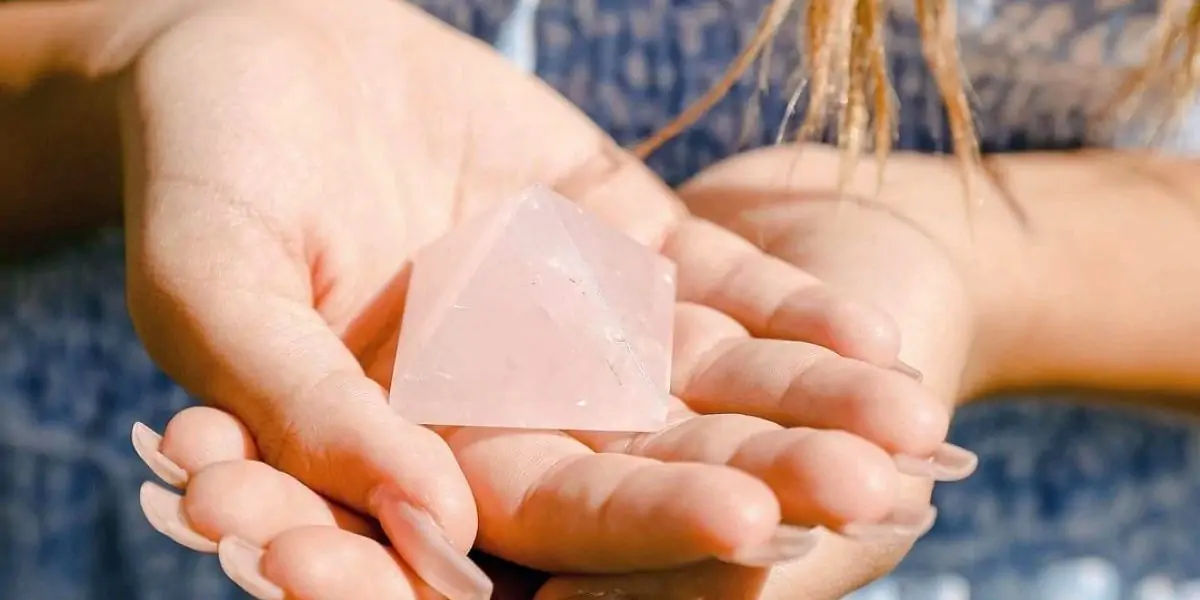 pink color, pink color facts, pink facts, pink effects, pink meaning, 