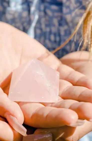 pink color, pink color facts, pink facts, pink effects, pink meaning, 