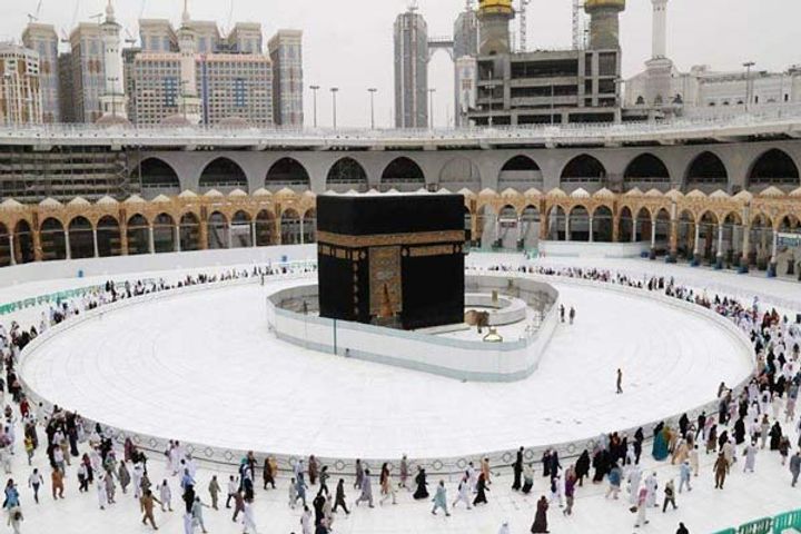 Social distancing in Mecca dropped Social distancing in Mecca dropped