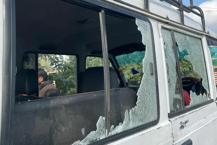 Blast at Bandipora Taxi Stand in Jammu and Kashmir 6 injured 2 critical Blast at Bandipora Taxi Stand in Jammu and Kashmir 6 injured 2 critical