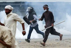 8 killed including 4 policemen in clashes with TLP supporters