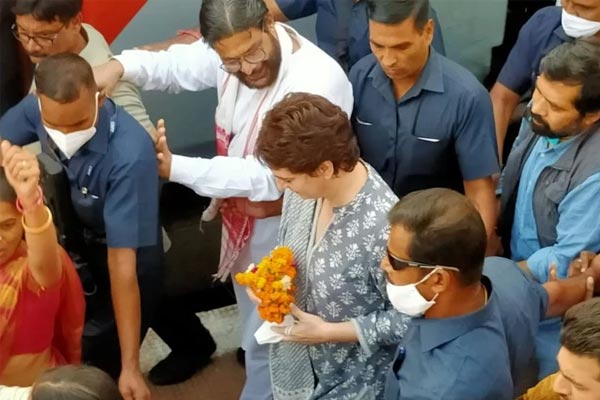 Congress General Secretary Priyanka Gandhi Is Coming To Lalitpur By Sabarmati Express
