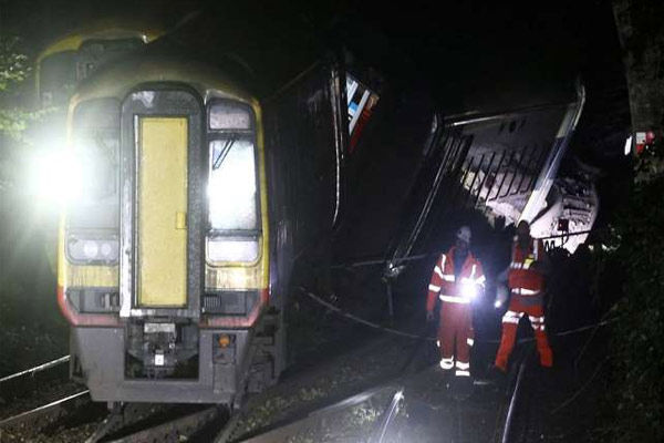 Two trains collide on Fisherton Tunnel in Salisbury, UK, many injured