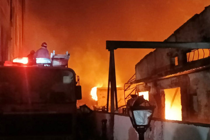 Fire Breaks Out At Two Factories In Timber Market Vadodara