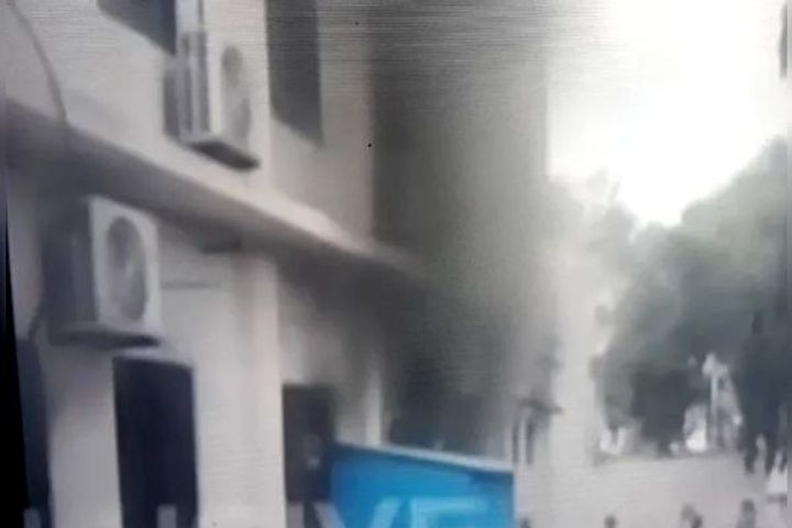 A massive fire broke out in the ICU of Ahmednagar Civil Hospital in Maharashtra, so far 10 people ha A massive fire broke out in the ICU of Ahmednagar Civil Hospital in Maharashtra, so far 10 people ha
