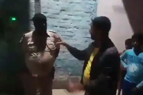 Miscreants Tied The Policeman To The Pillar Then Abused And Beat Him Fiercely in Bihar