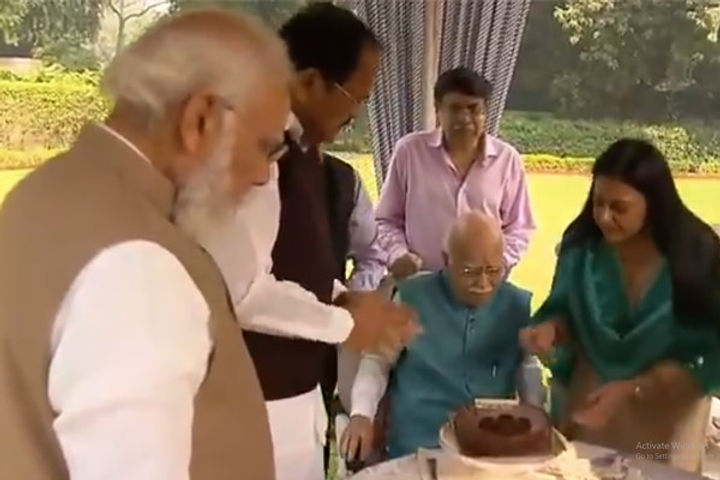 Advani turned 94, these leaders including PM Modi congratulated them after reaching home