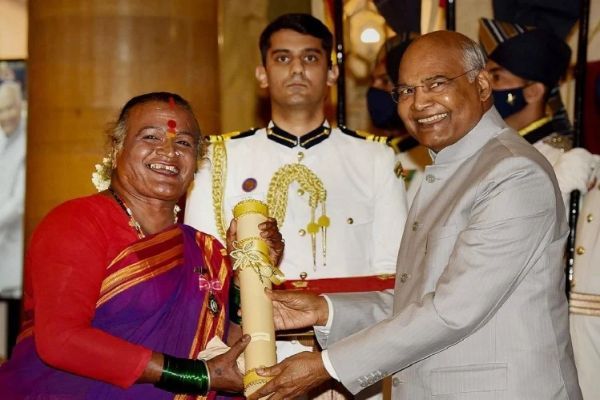Transgender Manjamma Jogti received Padma Shri award from President on the basis of folk dance